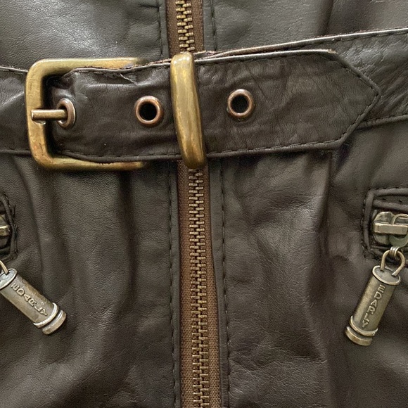 Beautiful Genuine Leather Vest - Picture 7 of 13